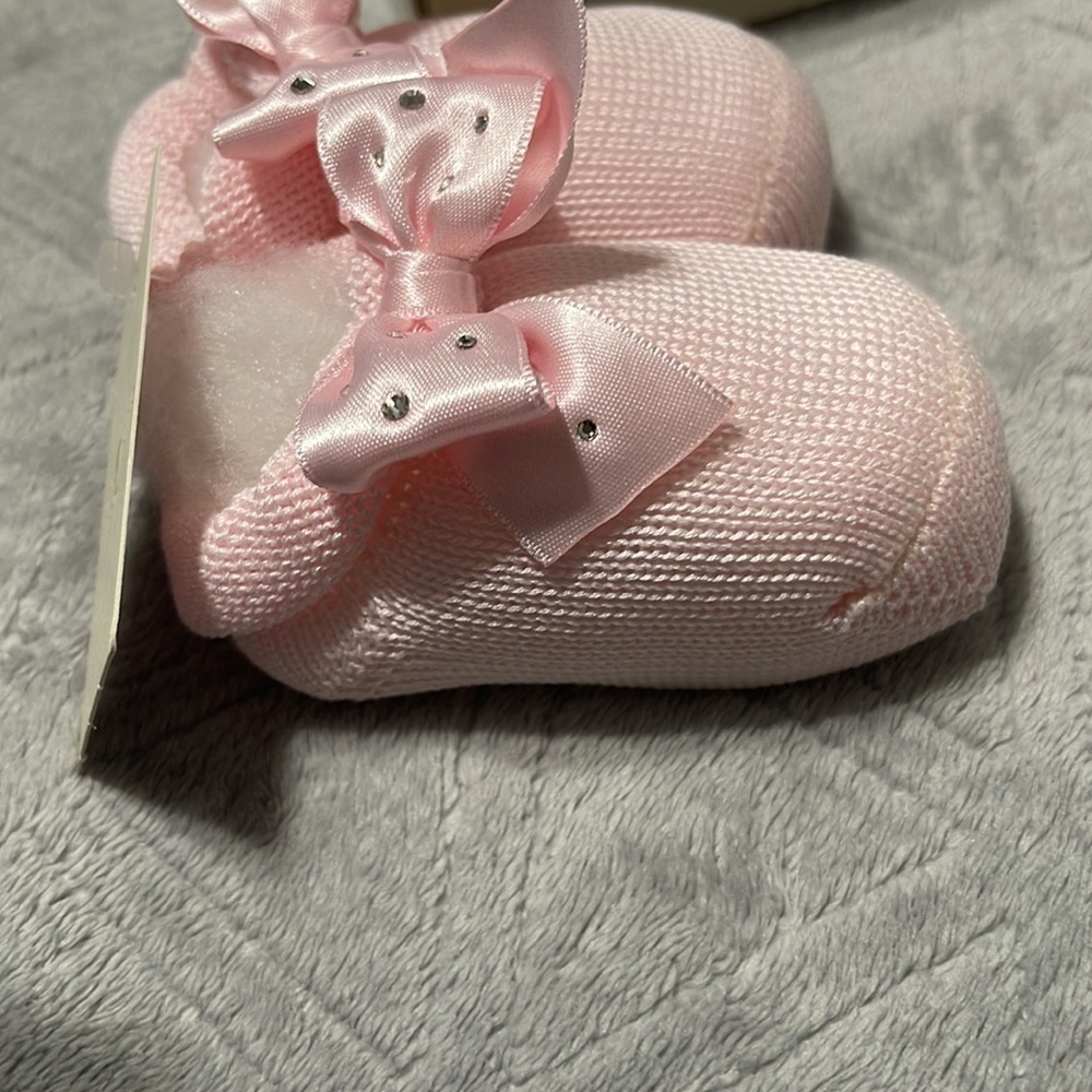 Knitted Booties with Bows - Picture 2 of 3